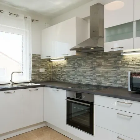 Lilly Apartament